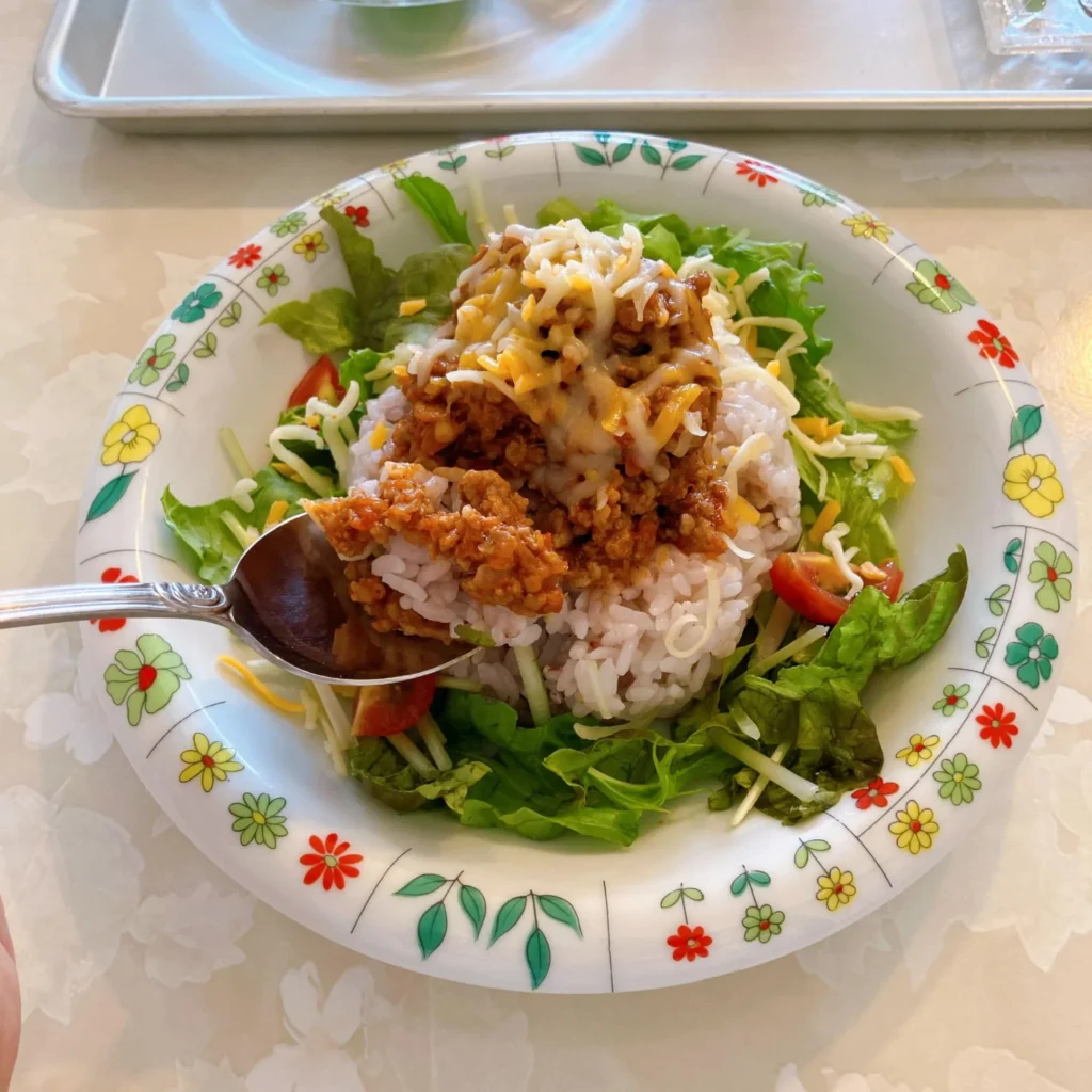 北見の山本商店のタコライス