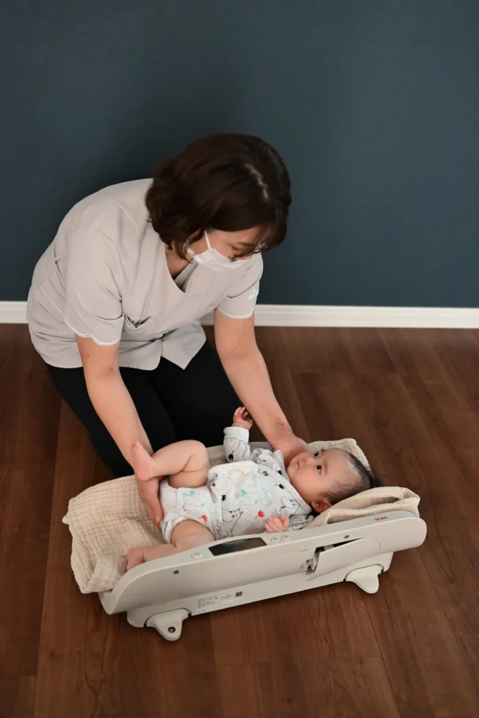 出張専門助産師みやしたさんの体重＆母乳量測定