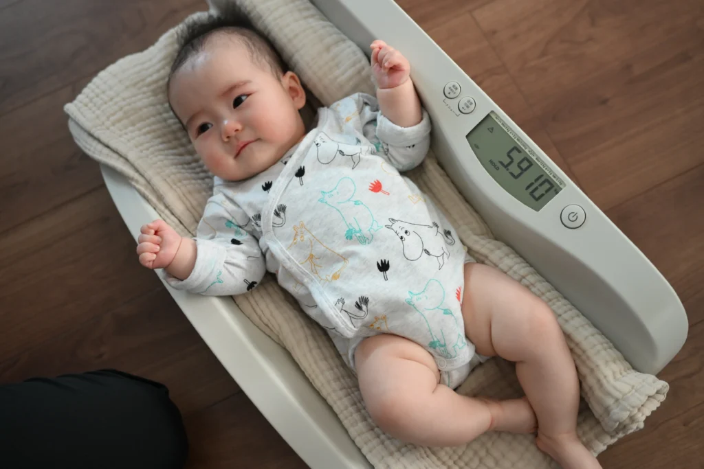 出張専門助産師みやしたさんの体重＆母乳量測定