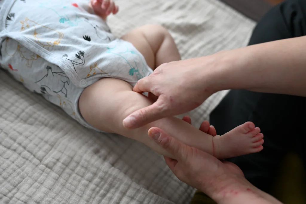 出張専門助産師みやしたさんのベビーマッサージ